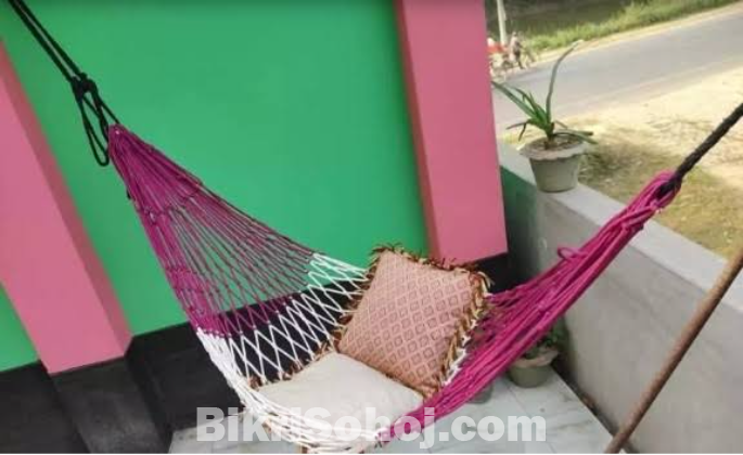 হাতে তৈরি দোলনা